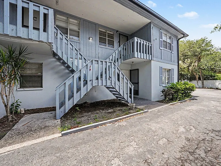 9208 N Connechusett Rd #D — Photo 4