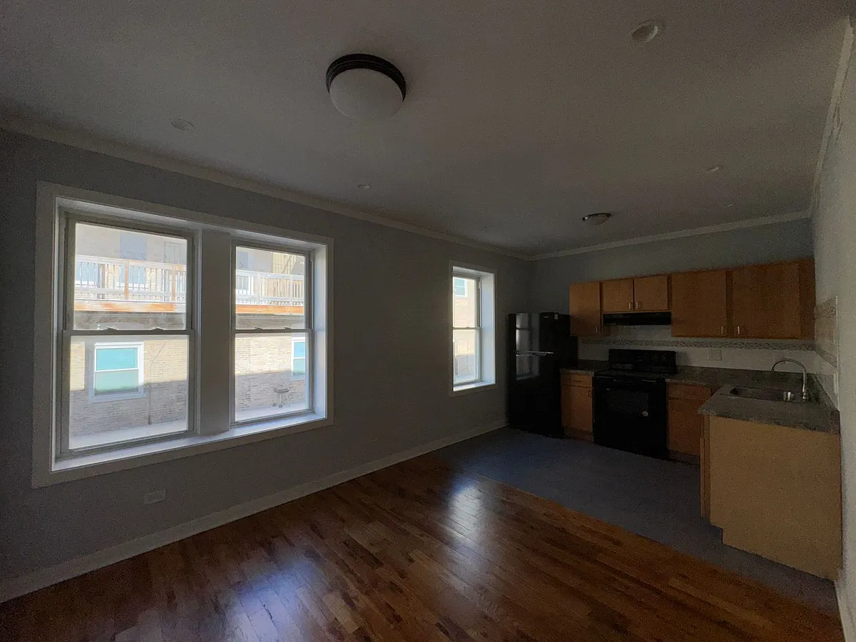 Building Photo - 1150 N Keeler Ave #1E