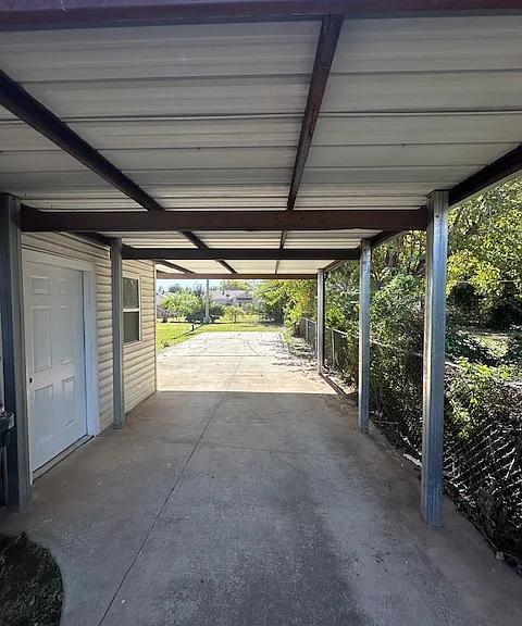 314 E Ercoupe Dr — Photo 2