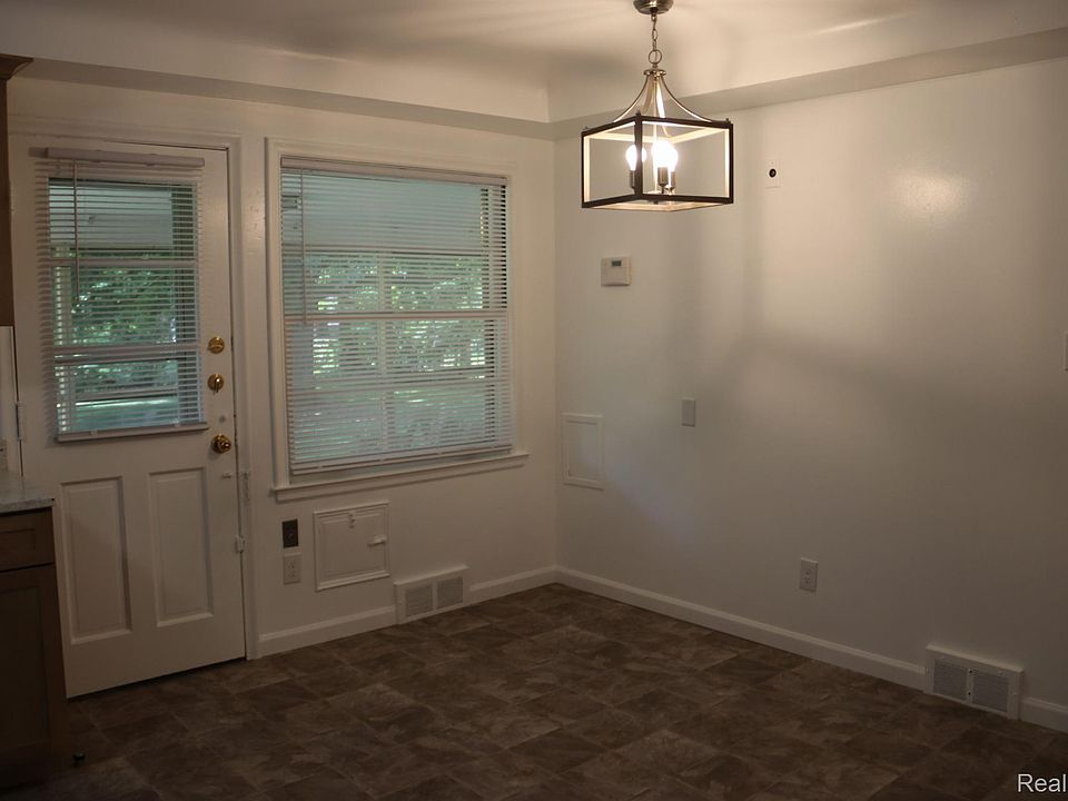 18147 Melrose Ave, photo 8