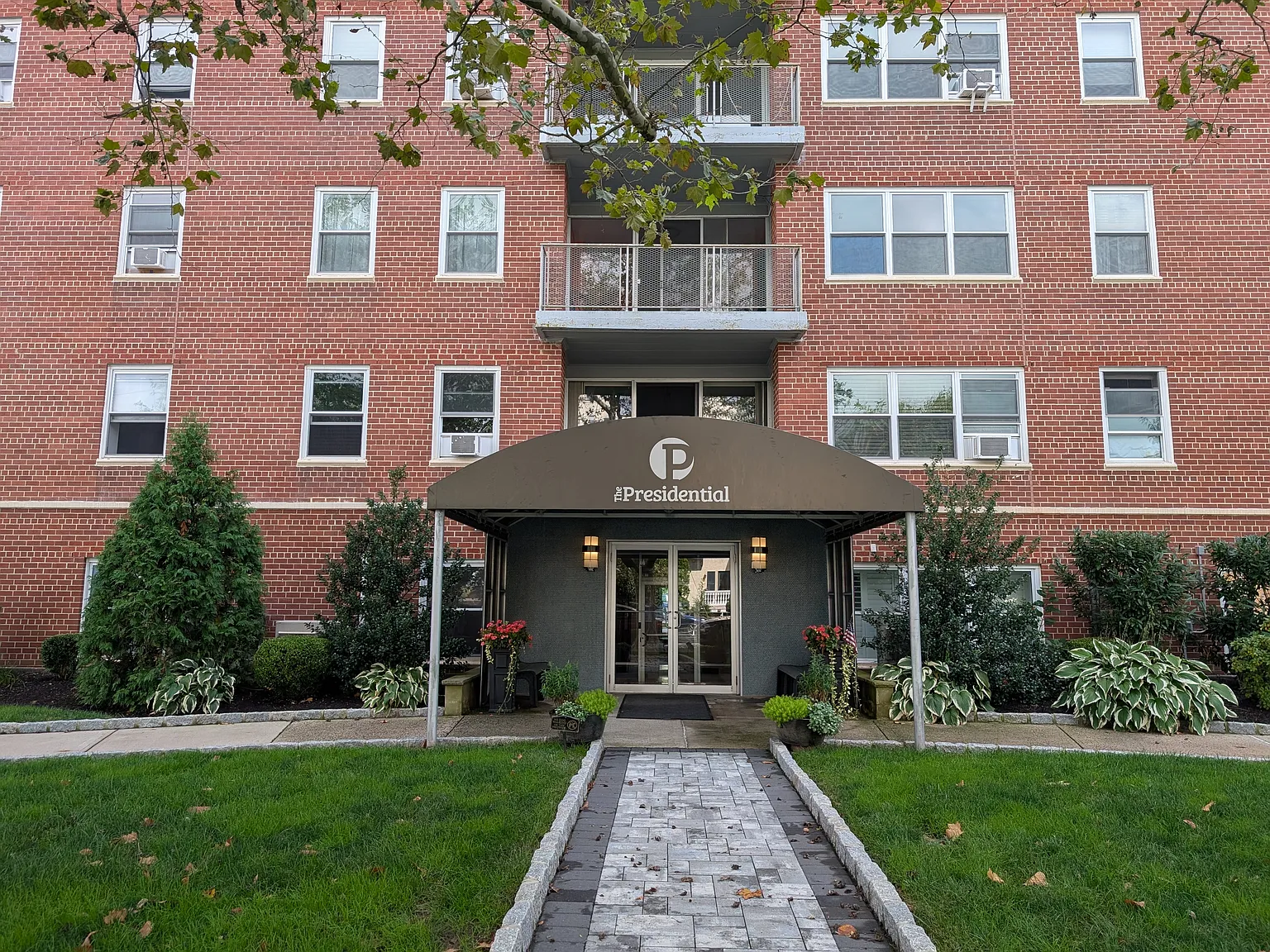 1 bed, 1075 sqft, $3,100 — Photo 2