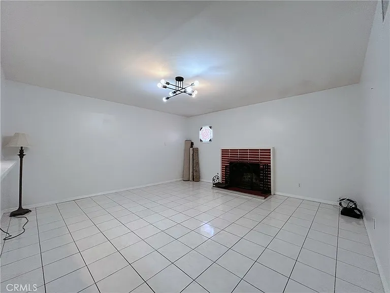911 E La Verne Ave #1 — Photo 5