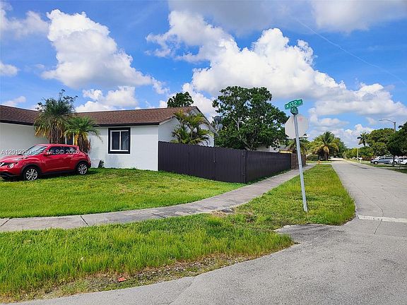 2nd image of 26200 SW 132nd Pl