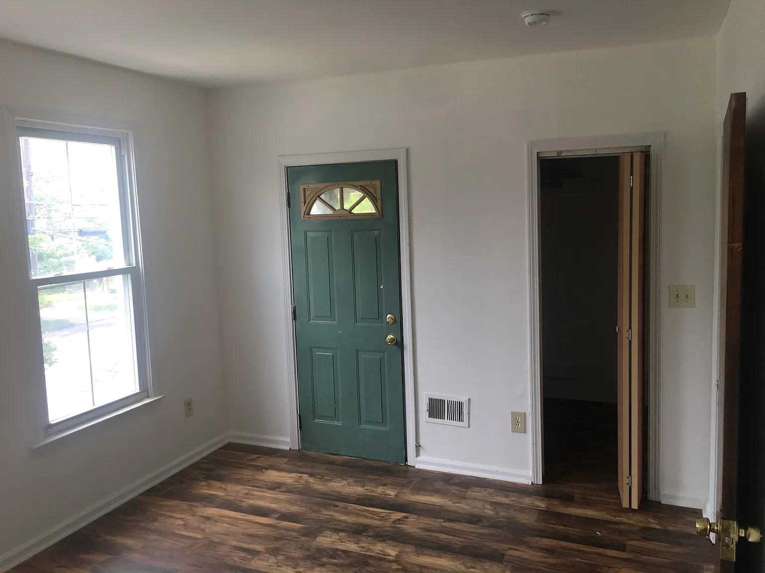 5 bed, 1750 sqft, $3,000 — Photo 4