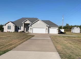 682 NW 46th St, Topeka, KS 66617