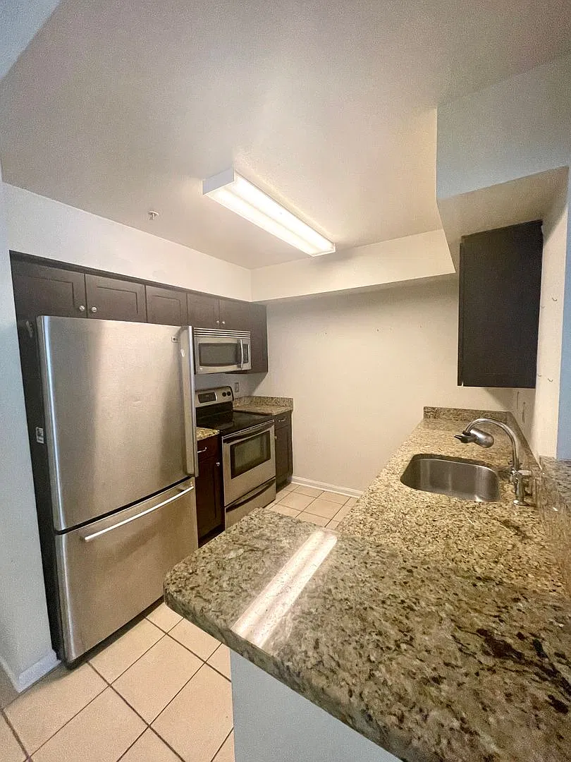 Spacious Upgraded 3B/2B Unfurnished Condo near Beach in the Heart of Destin! — Photo 4