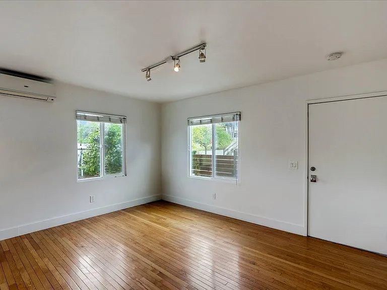 1822 Bellevue Ave — Photo 9