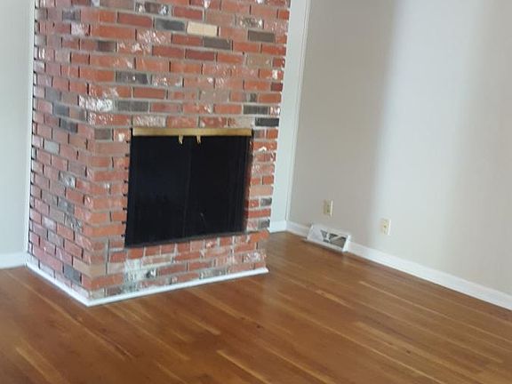 4th image of 637 W 101st Ter
