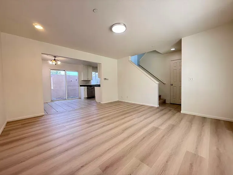 138 S Walnut Ave #B — Photo 5
