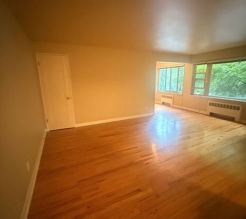 1st image of 733 Summit Ave E #412