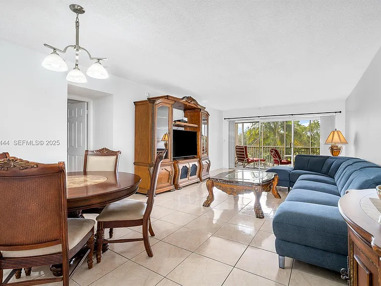 2800 N Palm Aire Dr #309 — Photo 2