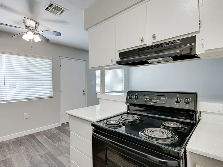 Red Rock Cove Apartments — Photo 18