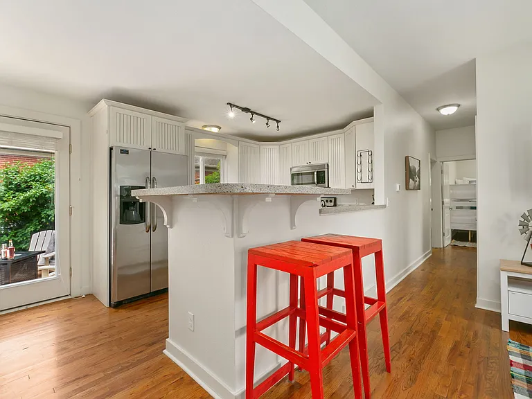 455 N Sherwood St — Photo 15