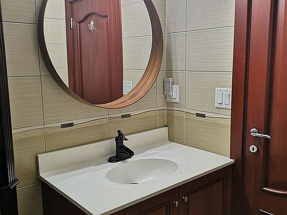 4th image of 842 Ocean Pkwy #2B