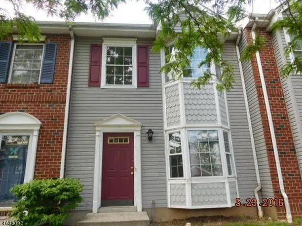 39 Martha Ct, Newark, NJ 07103