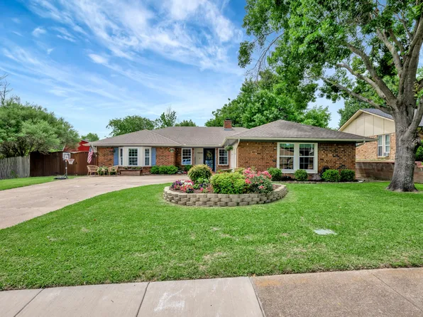 10105 Locksley Dr, Benbrook, TX 76126