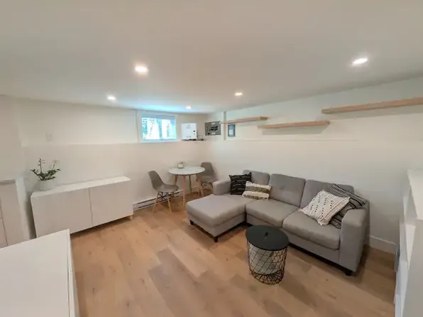 1306 E 37th Ave #1A, Vancouver, BC V5W 1G5