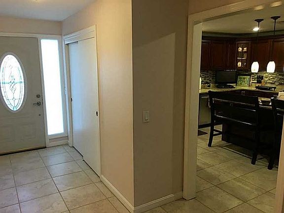 3rd image of 34 Redwood Dr