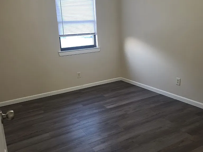 Oak Knoll Apartments — Photo 17