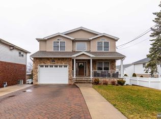 61 Garden St, Wood Ridge, NJ 07075