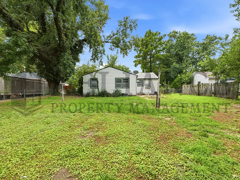1620 E Selma St — Photo 13