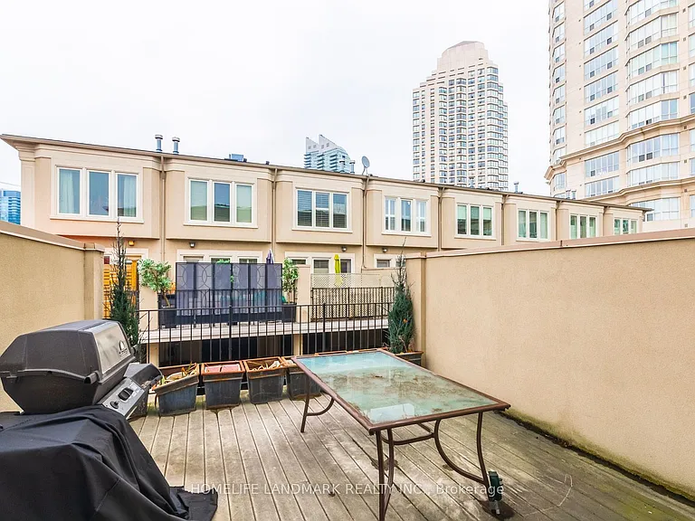 2283 Lake Shore Blvd W #B — Photo 12