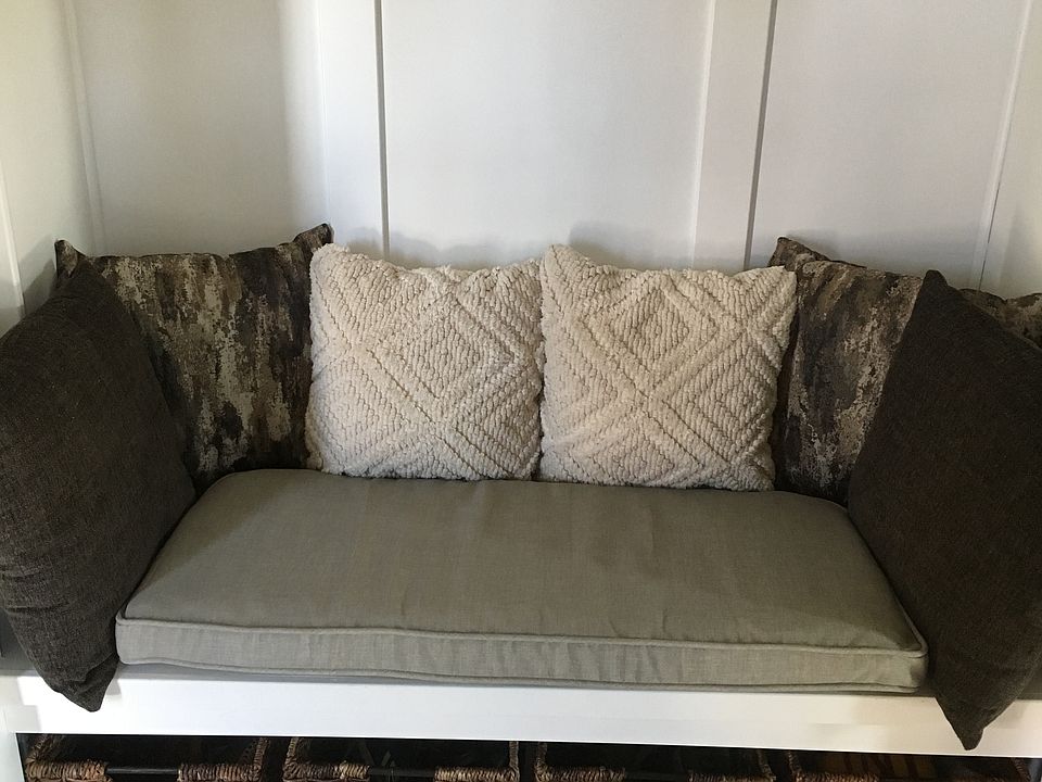 1st image of 320 Alexis Dr