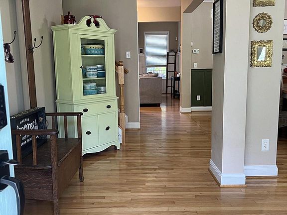 5th image of 447 Lorraine Dr