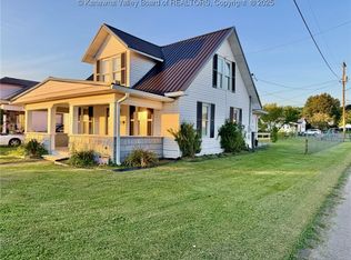 1003 Virginia St, Ravenswood, WV 26164