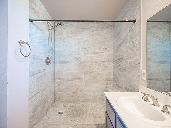 4th image of 1775 Walingwood Dr