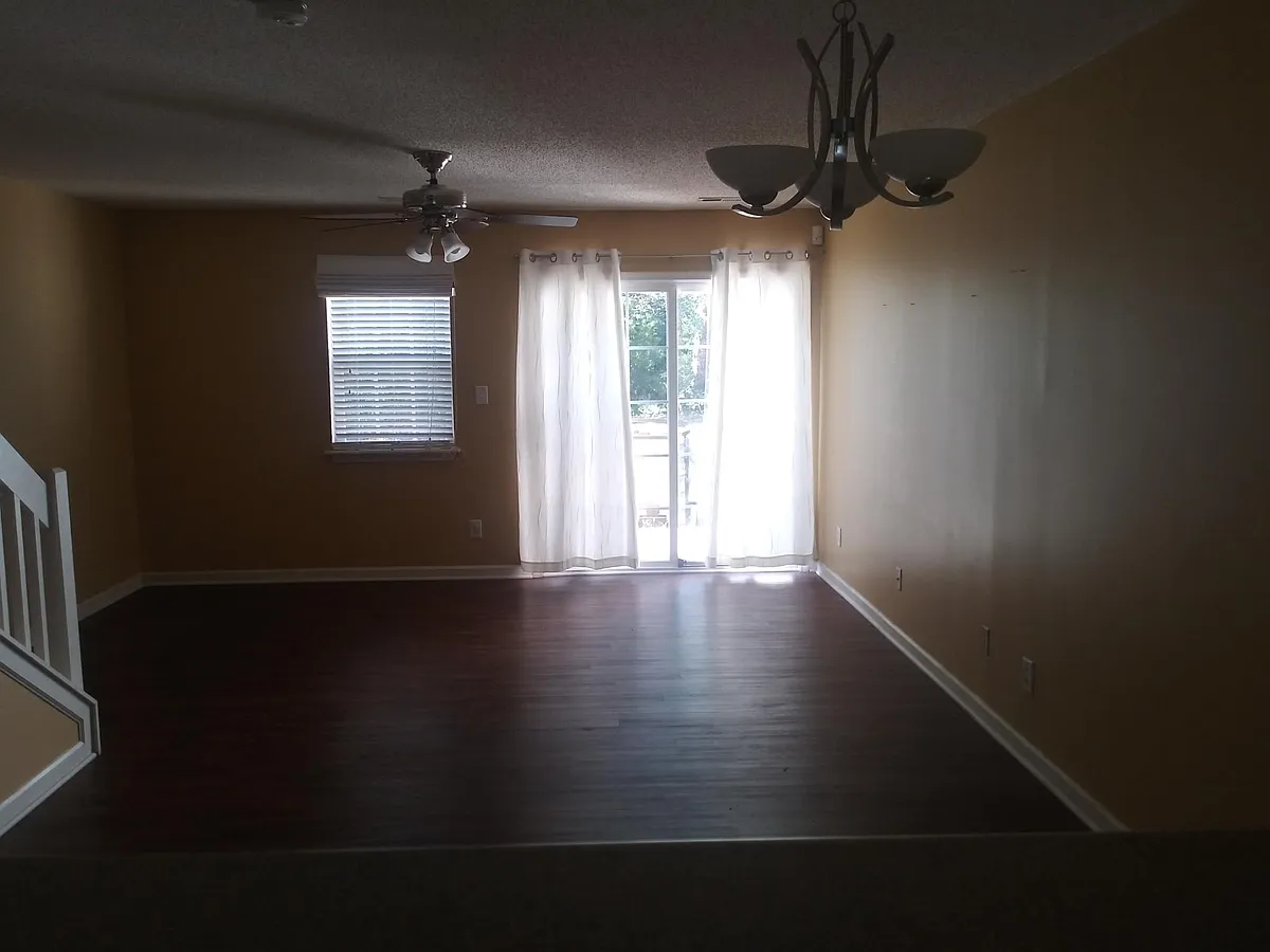 Building Photo - 251 Malamute Ln