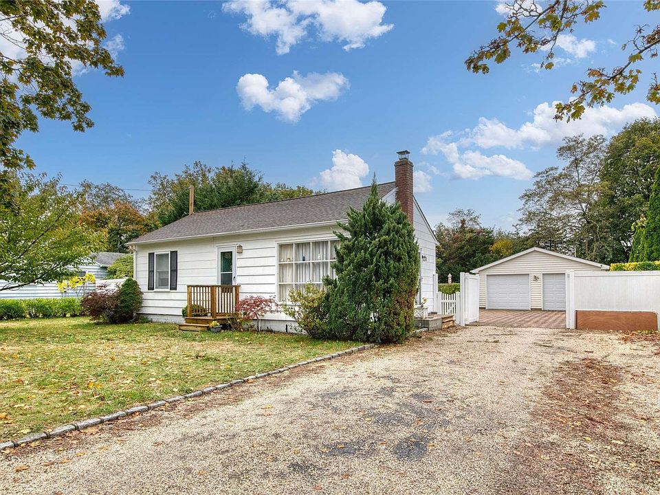 1st image of 18 Hallock Avenue