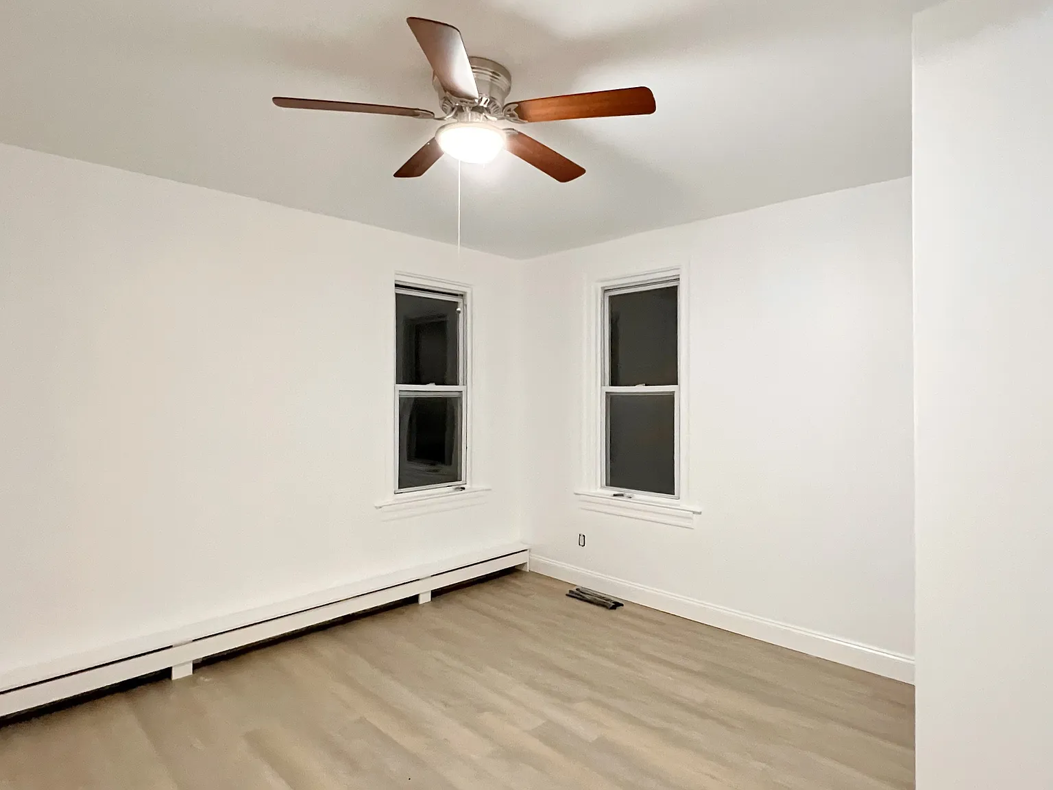 325 Essex St — Photo 2