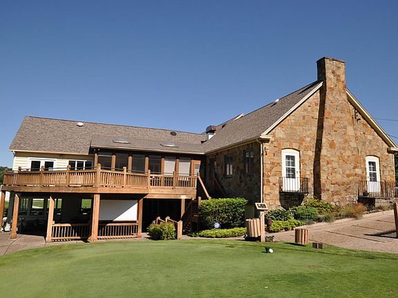 3rd image of 18 Dog Leg Dr