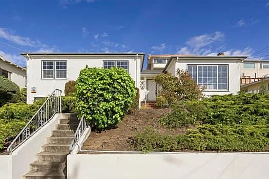 647 Pine Ter photo 1