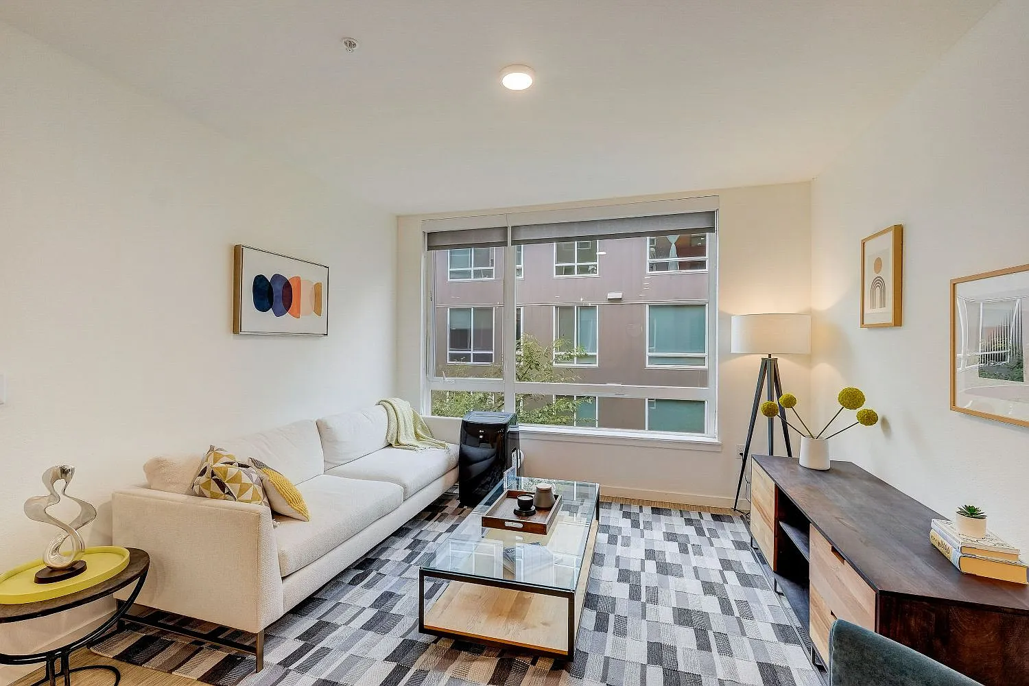 Augusta Apartments — Photo 3