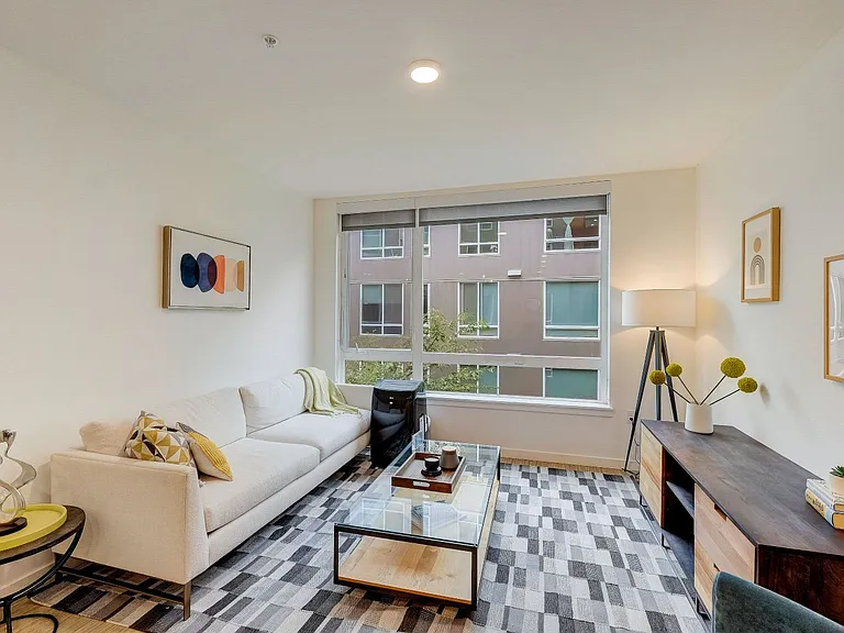 Augusta Apartments — Photo 3