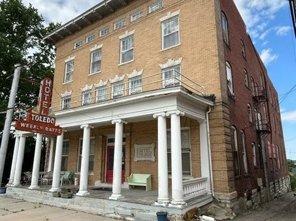 114 S Broadway St, Toledo, IA 52342