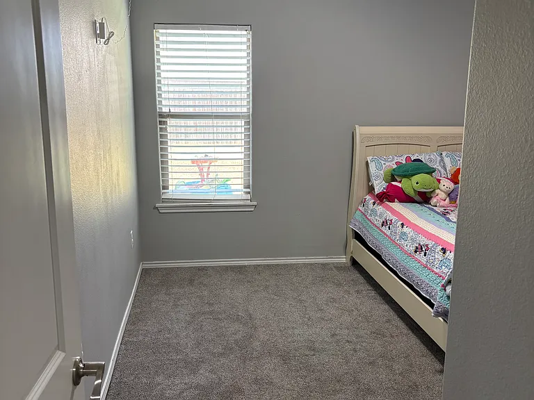 Entry to 2nd bedroom