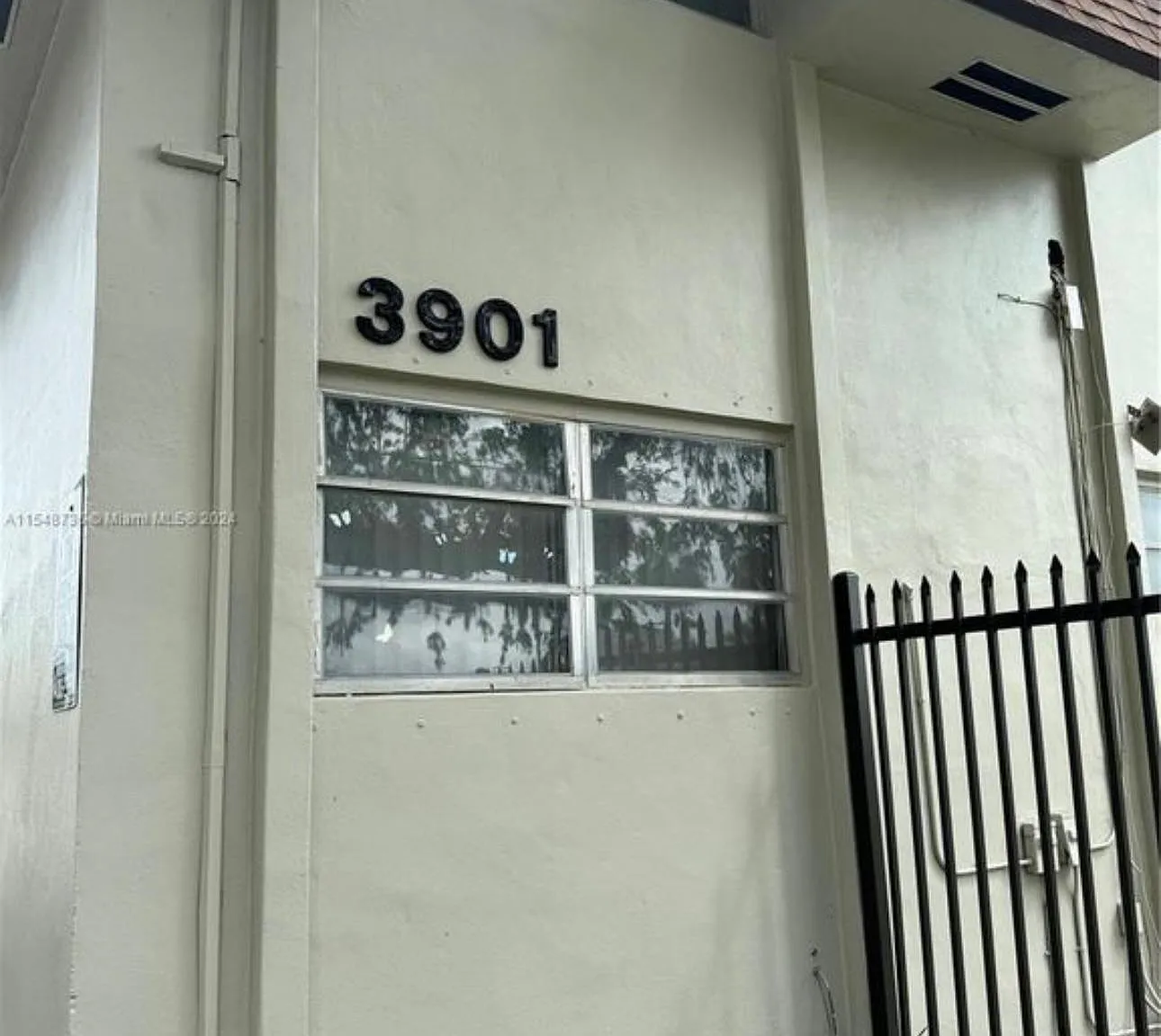 3901 SW 112th Ave — Photo 4