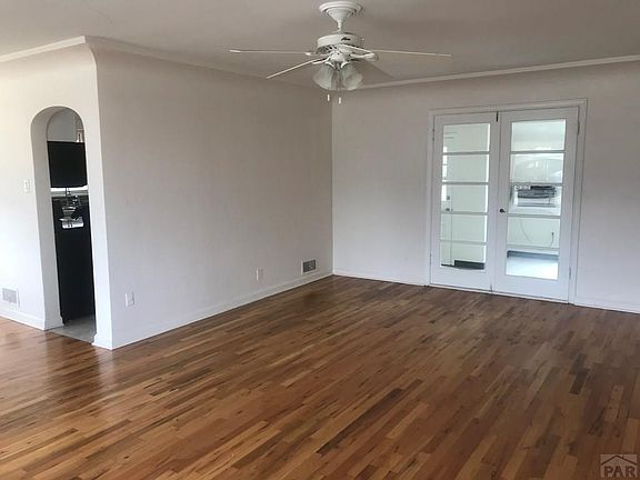 FRONT ROOM