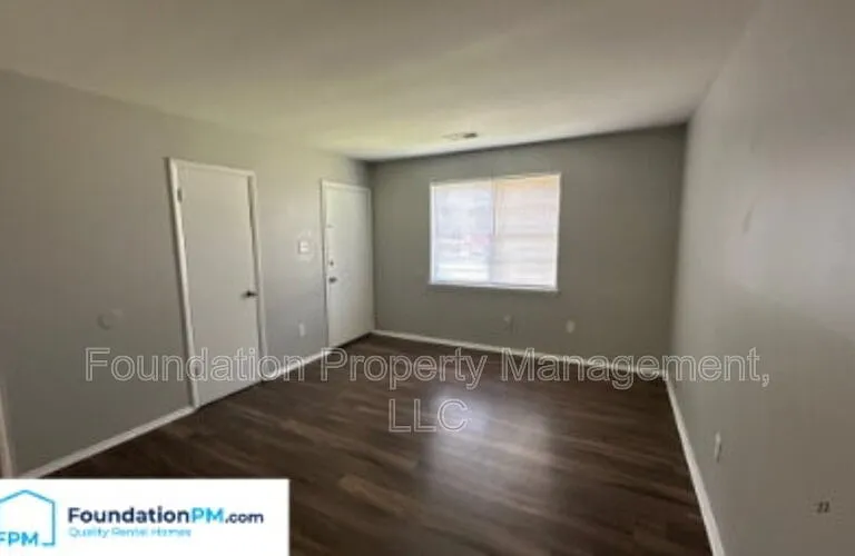 1056 Hudson St — Photo 7
