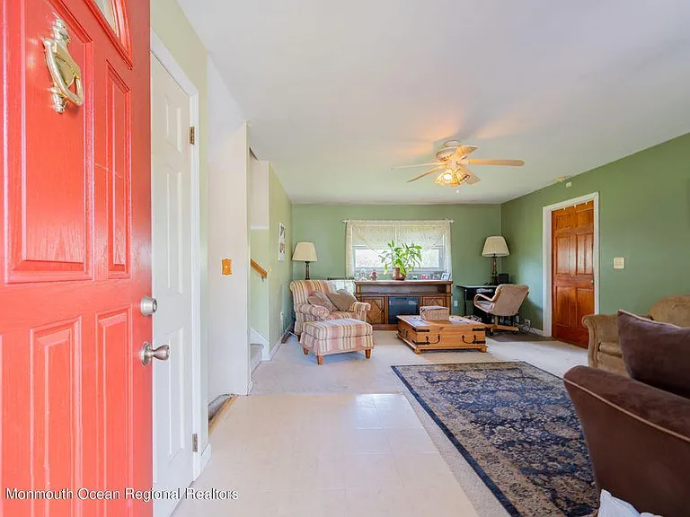 1016 Dove St — Photo 5