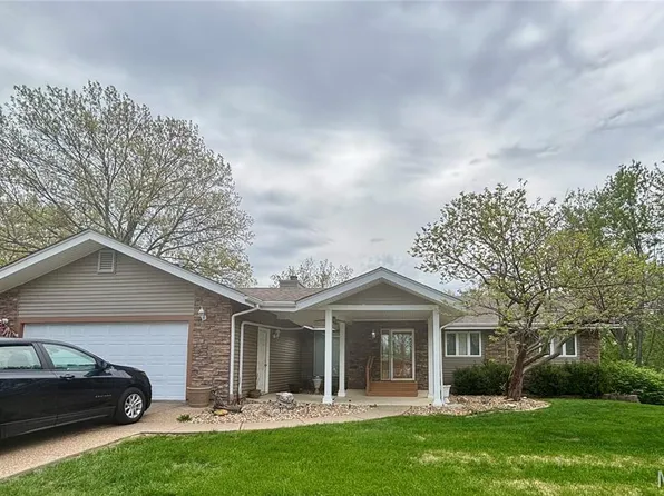 21 Savoy Dr, Lake Saint Louis, MO 63367