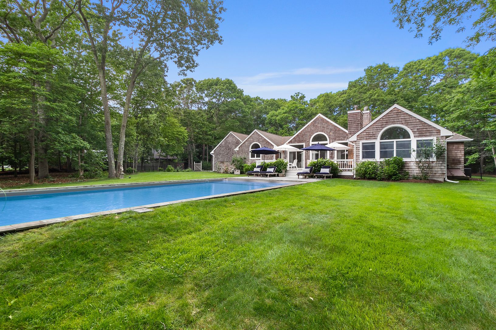  Large and private backyard