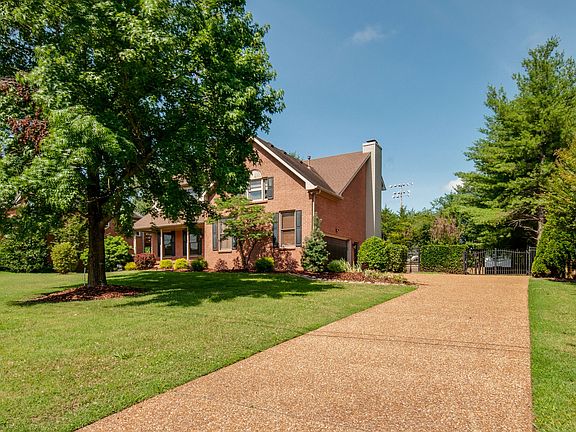 4th image of 2025 Woodcrest Cir