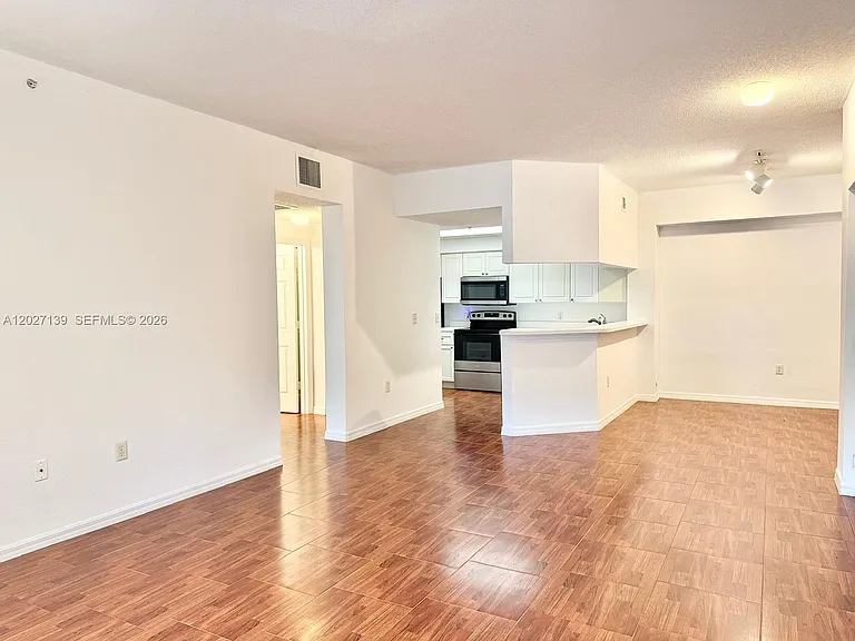 3022 Alcazar Pl #101 — Photo 4