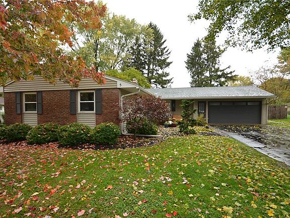 2nd image of 5 Oak Manor Ln