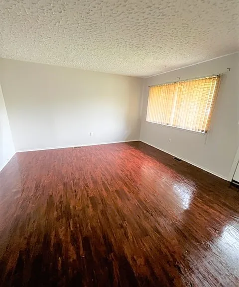24720 Manila St — Photo 9