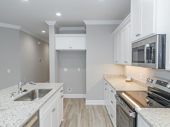 5th image of 332 The Villas Way